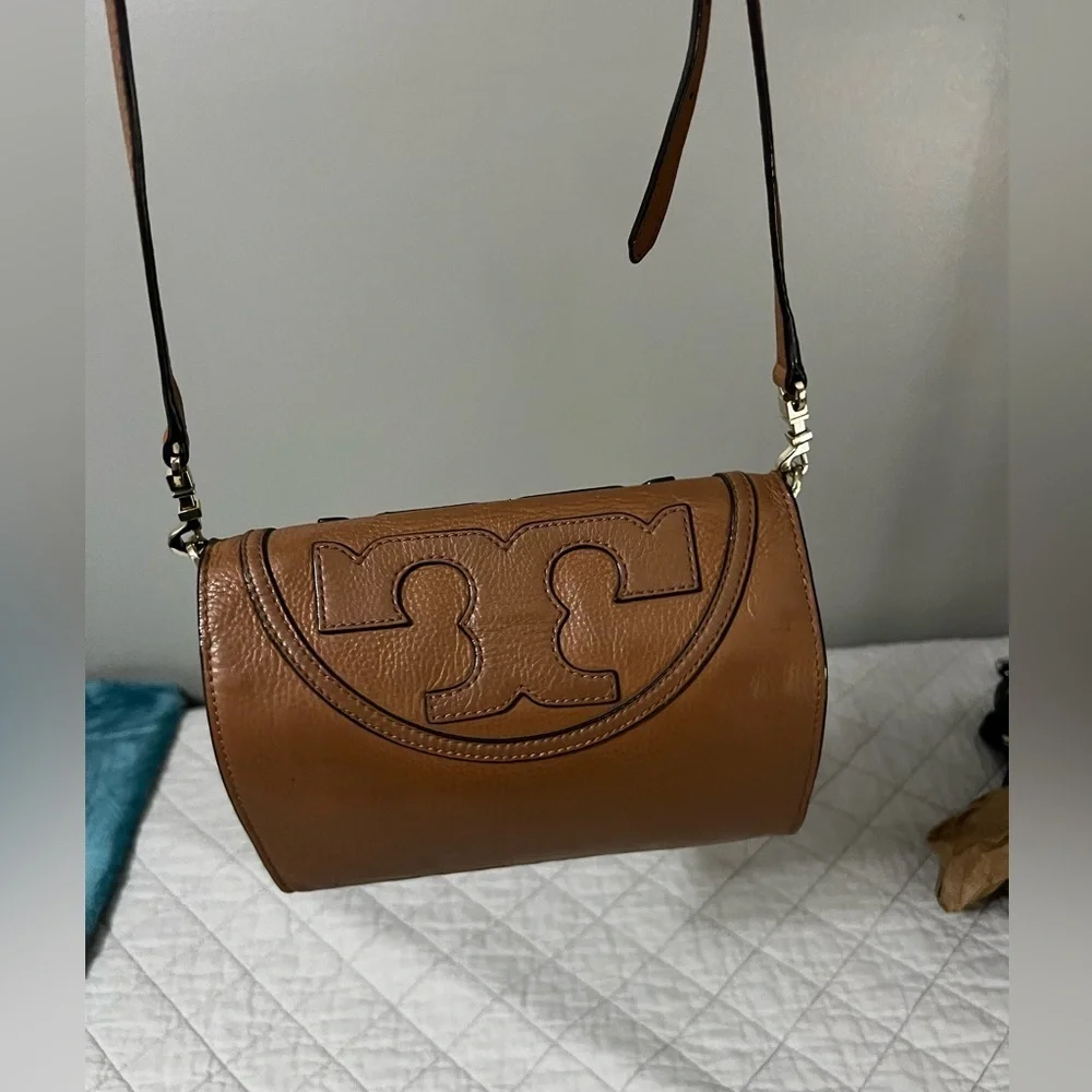 Tory Burch All T Crossbody In Bark Tan EUC  With Gold Tone Accents‎